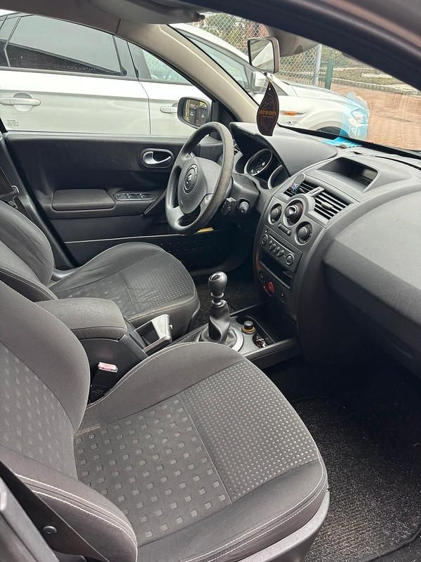 Gebraucht Renault Mégane II 120 PS (88 kW) 2006 Silber Kleinwagen