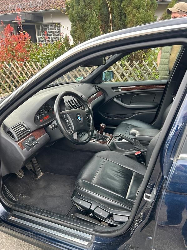 Second-hand BMW 325 191 CP (140 kW) 2004 Albastru Break