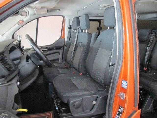 Gebraucht Ford Transit Tourneo Trend 131 PS (96 kW) 2018 Orange glow Van / Kleinbus