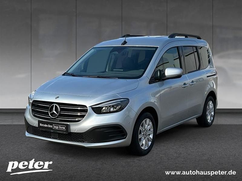 Helvinsilber metallic Gebraucht 2024 Mercedes T180 Progressive Van / Kleinbus | 28.490 € (Fairer Preis) - Bild 1/4