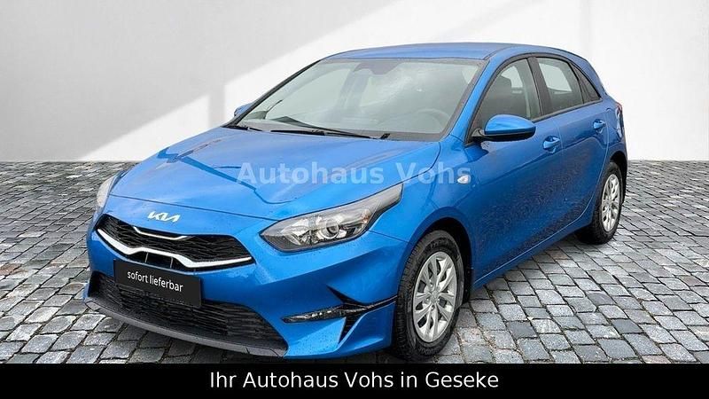 Neu Kia Ceed Best 140 PS (102 kW) 2025 Weiß Kleinwagen