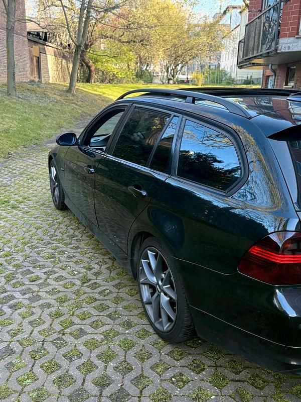 Gebraucht BMW 320 177 PS (130 kW) 2008 Schwarz Kombi