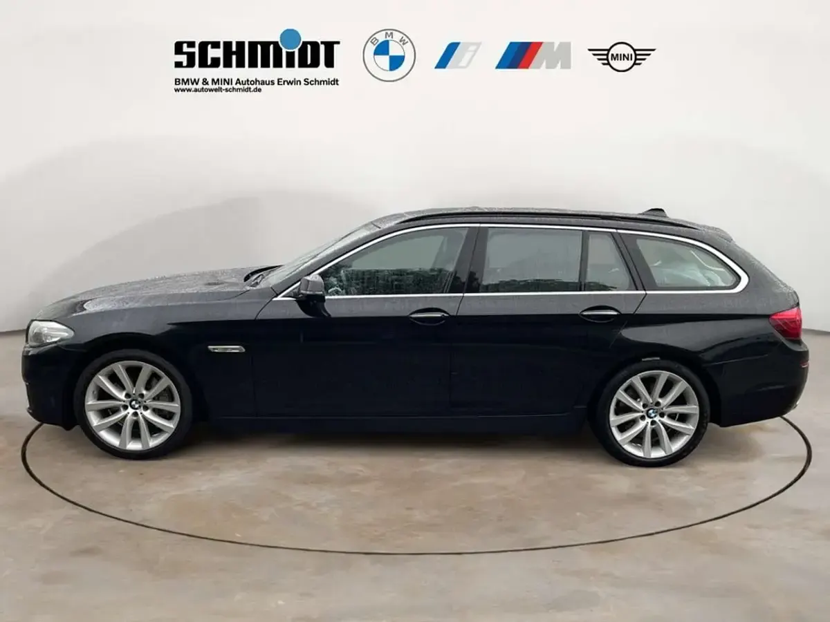 Gebraucht BMW 530 Luxury Line 258 PS (189 kW) 2016 Saphirschwarz metallic Kombi
