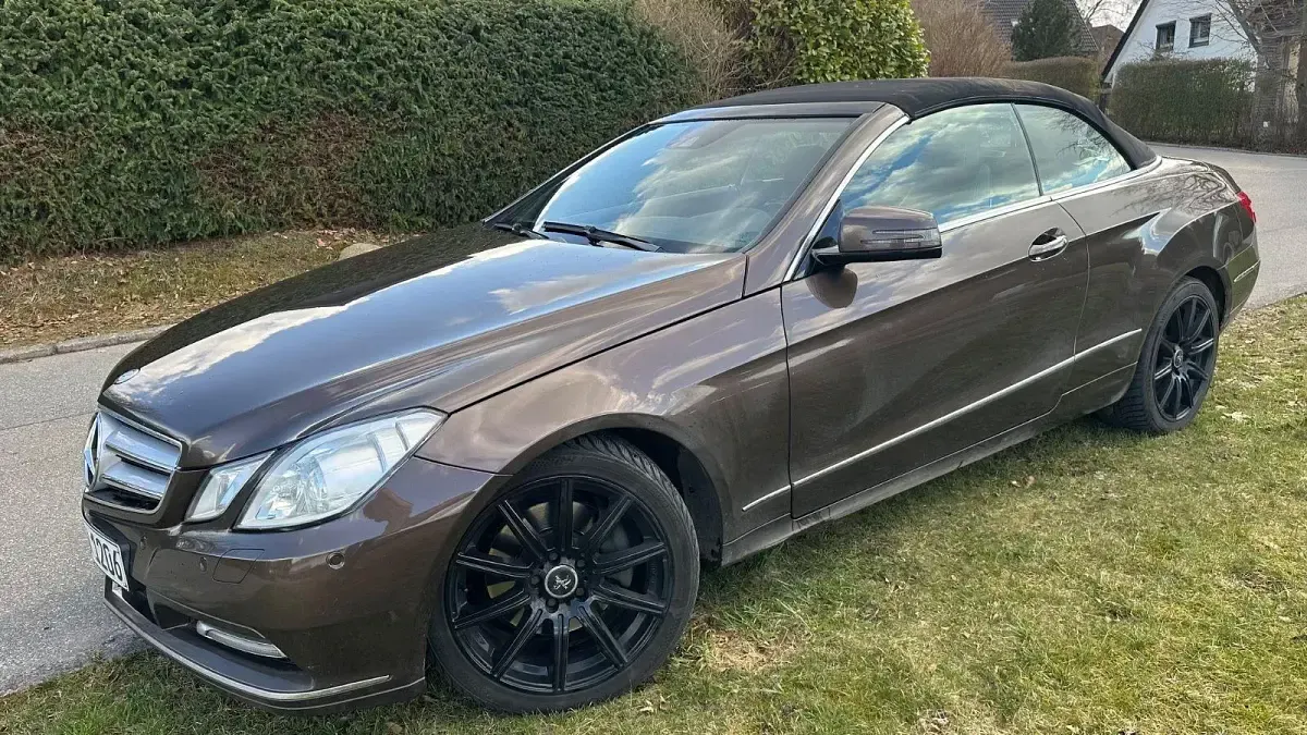 Gebraucht Mercedes E250 204 PS (150 kW) 2012 Braun Cabrio