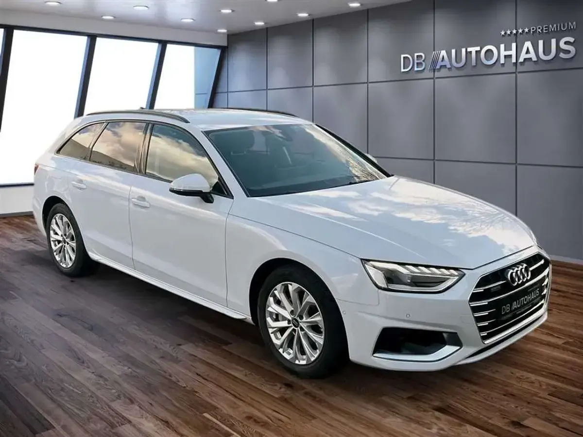 Używany Audi A4 Advanced Plus 204 KM (150 kW) 2024 Biały Kombi