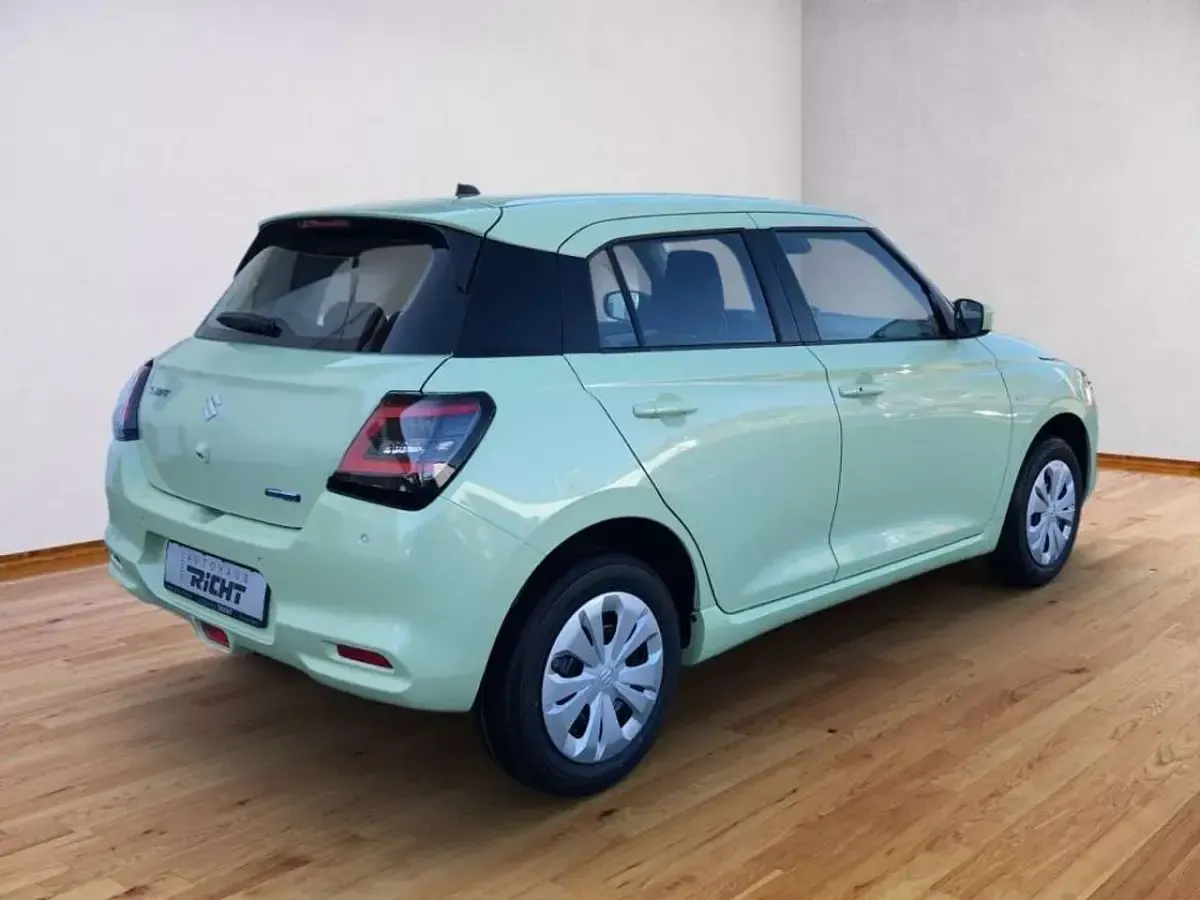 Neu Suzuki Swift Club 82 PS (60 kW) 2026 Cool yellow metallic Kleinwagen