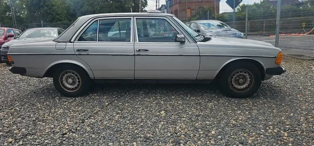 Gebraucht Mercedes 230 136 PS (100 kW) 1984 Silber Limousine