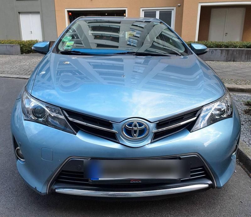 Blau Gebraucht 2013 Toyota Auris Hybrid Executive Limousine | 11.900 € (Fairer Preis) - Bild 1/4