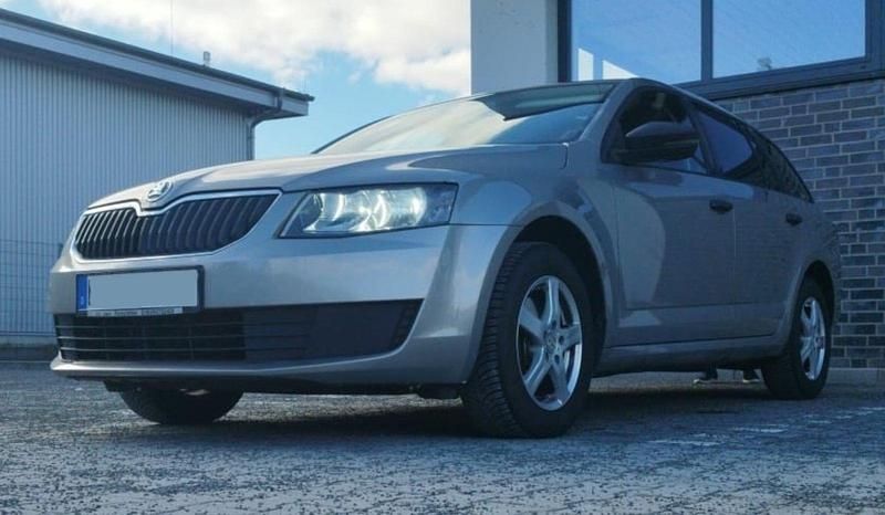 Gebraucht Skoda Octavia 104 PS (76 kW) 2014 Silber Kleinwagen