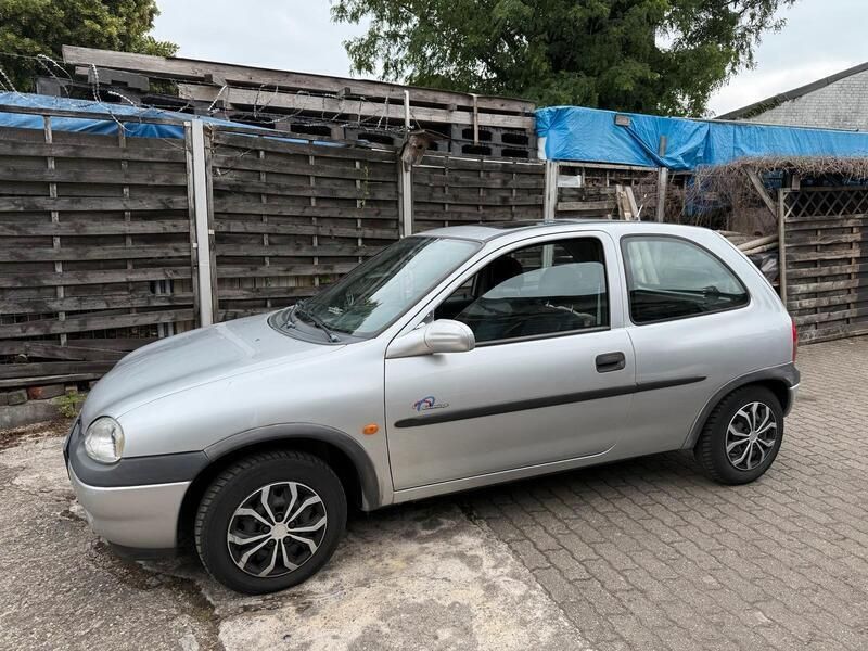 Grau Gebraucht 1996 Opel Corsa Swing Kleinwagen | 1.000 € (Fairer Preis) - Bild 1/4