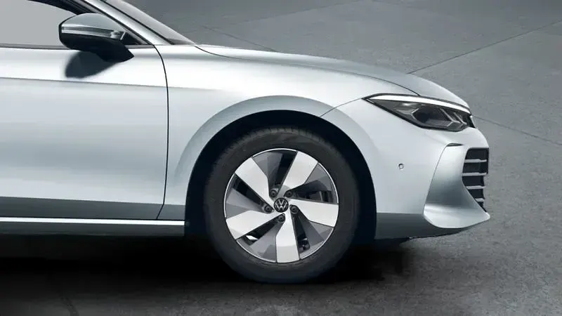 Gebraucht VW Passat 150 PS (110 kW) 2025 Silber Kombi