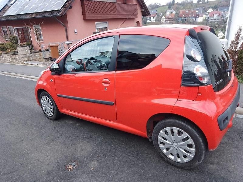 Gebraucht Citroën C1 68 PS (50 kW) 2013 Rot Kleinwagen
