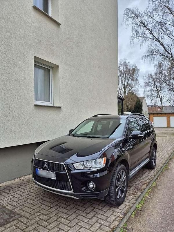 Gebraucht Mitsubishi Outlander 156 PS (114 kW) 2011 Schwarz SUV