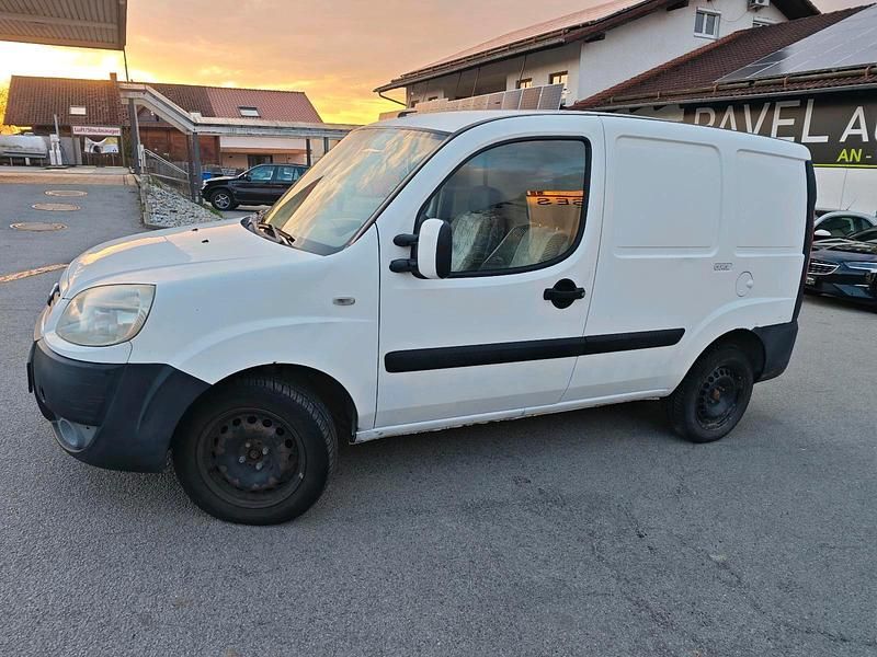 Gebraucht Fiat Doblò 75 PS (55 kW) 2008 Weiß Van / Kleinbus
