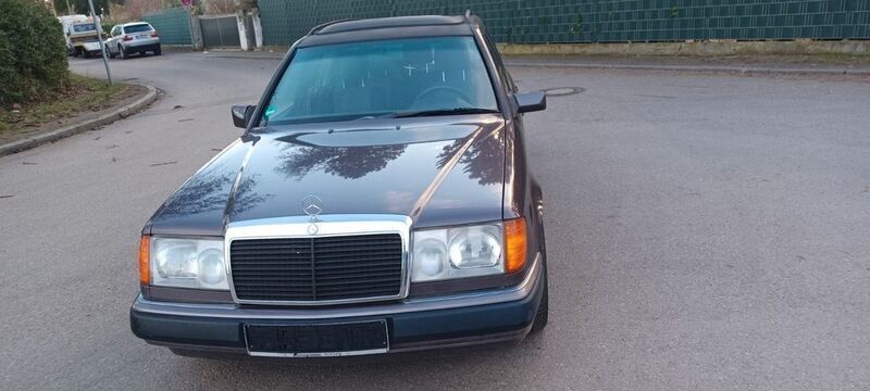 Gebraucht Mercedes E230 132 PS (97 kW) 1992 Violet Kombi