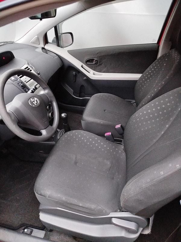 Gebraucht Toyota Yaris 70 PS (51 kW) 2007 Rot Kleinwagen