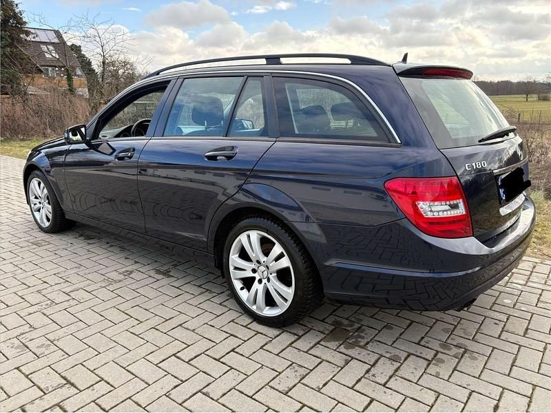 Gebraucht Mercedes C180 Elegance 120 PS (88 kW) 2012 Blau Kombi