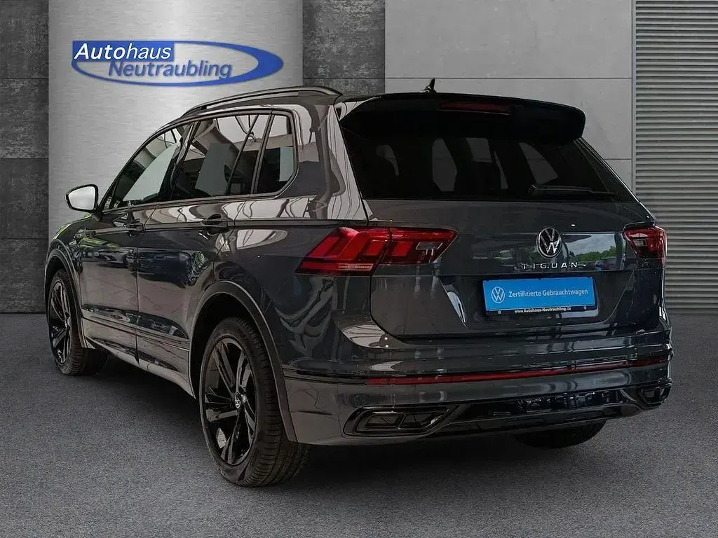 Gebraucht VW Tiguan R-line 150 PS (110 kW) 2024 Delfingrau SUV