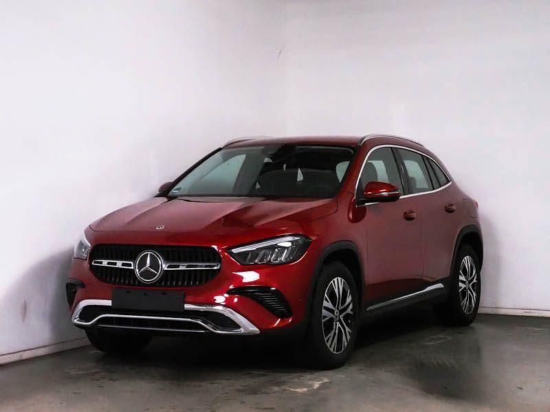 Gebraucht Mercedes GLA200 Progressive 163 PS (119 kW) 2023 Rot SUV