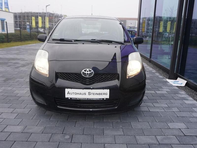 Gebraucht Toyota Yaris Cool 101 PS (74 kW) 2010 Schwarz Limousine