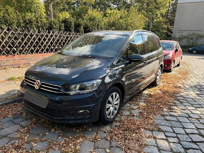 Grau Gebraucht 2018 VW Touran Comfortline Van / Kleinbus | 19.900 € (Fairer Preis) - Bild 1/4
