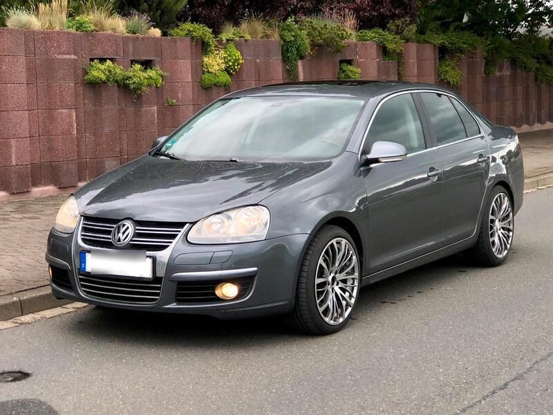 Grau Gebraucht 2009 VW Jetta Highline Limousine | 3.900 € (Fairer Preis) - Bild 1/4