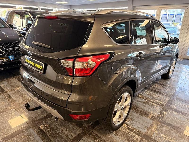 Gebraucht Ford Kuga Titanium 179 PS (131 kW) 2019 Grau SUV