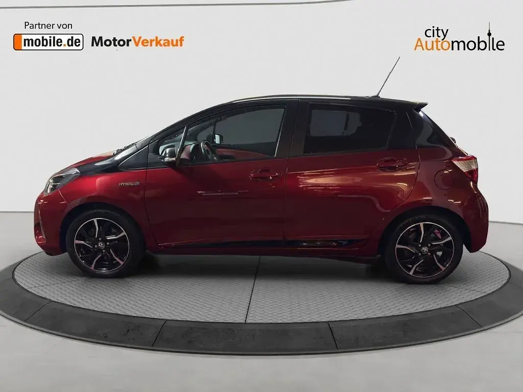 Gebraucht Toyota Yaris Hybrid Style 73 PS (53 kW) 2017 Rot Limousine