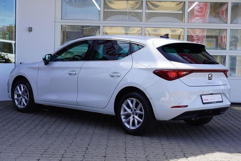 Gebraucht Seat Leon Style 131 PS (96 kW) 2021 Weiß Limousine