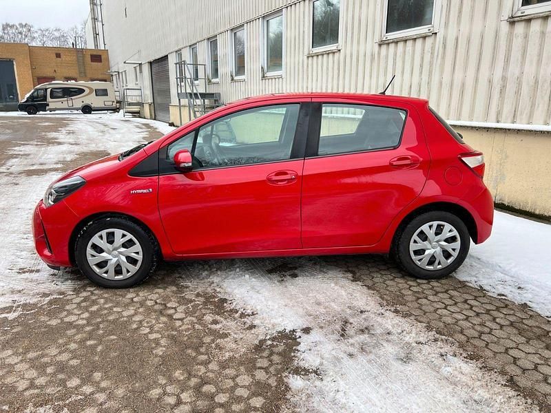 Gebraucht Toyota Yaris Hybrid 73 PS (53 kW) 2020 Rot Kleinwagen
