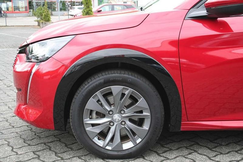 Gebraucht Peugeot e-208 Active 100 kW (136 PS) 2021 Elixir rot Kleinwagen