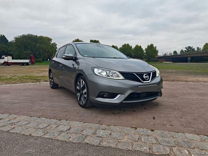 Grau Gebraucht 2015 Nissan Pulsar Tekna Limousine | 6.000 € (Fairer Preis) - Bild 1/4