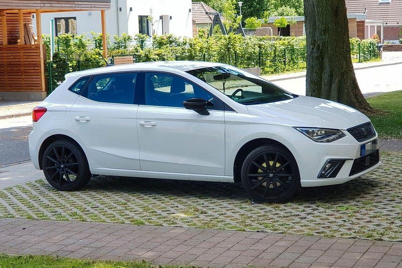 Weiß Gebraucht 2018 Seat Ibiza Beats Kleinwagen | 13.700 € (Fairer Preis) - Bild 1/4