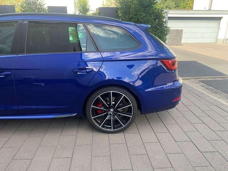 Używany Seat Leon ST 300 KM (220 kW) 2018 Niebieski Kombi