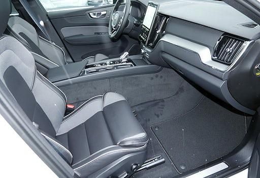 Neu Volvo XC60 Plus 455 PS (334 kW) 2025 Weiß SUV