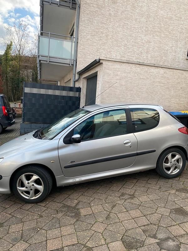 Gebraucht Peugeot 206 60 PS (44 kW) 2005 Silber Kleinwagen