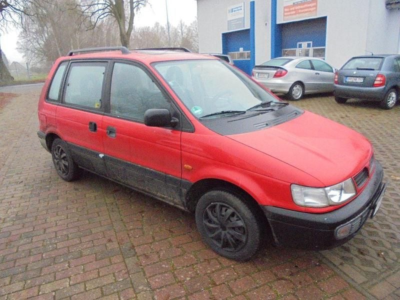 Rot Gebraucht 1996 Mitsubishi Space Runner Van / Kleinbus | 690 € - Bild 1/4