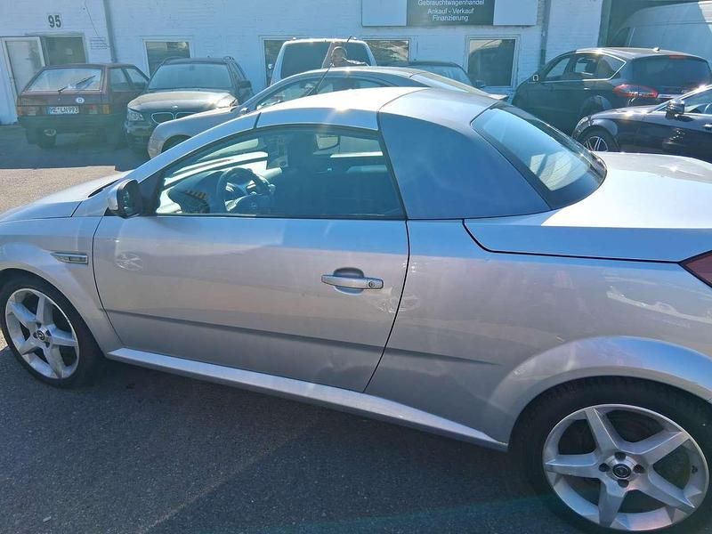 Gebraucht Opel Tigra Sport 90 PS (66 kW) 2005 Starsilber iii m2 Cabrio