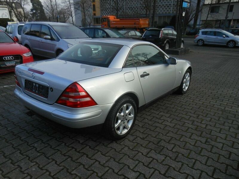 Gebraucht Mercedes SLK230 193 PS (141 kW) 1997 Silber Cabrio