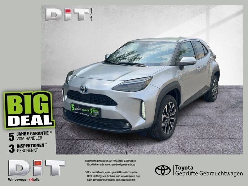 Silver (metallic) Gebraucht 2024 Toyota Yaris Hybrid Team SUV | 24.740 € (Fairer Preis) - Bild 1/4