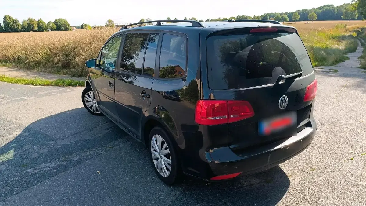 Gebraucht VW Touran 105 PS (77 kW) 2011 Schwarz Van / Kleinbus