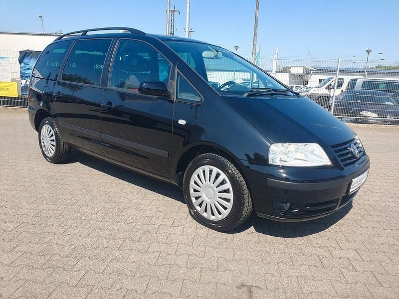Second-hand VW Sharan 150 CP (110 kW) 2003 Negru Monovolum