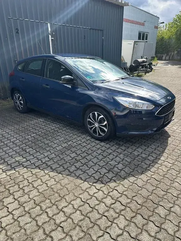 Gebraucht Ford Focus Ambiente 101 PS (74 kW) 2015 Blau Limousine
