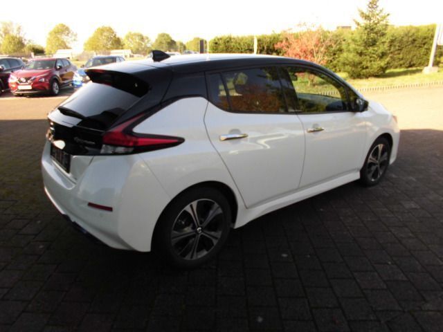 Gebraucht Nissan Leaf N-Connecta 110 kW (150 PS) 2021 Weiß Kleinwagen