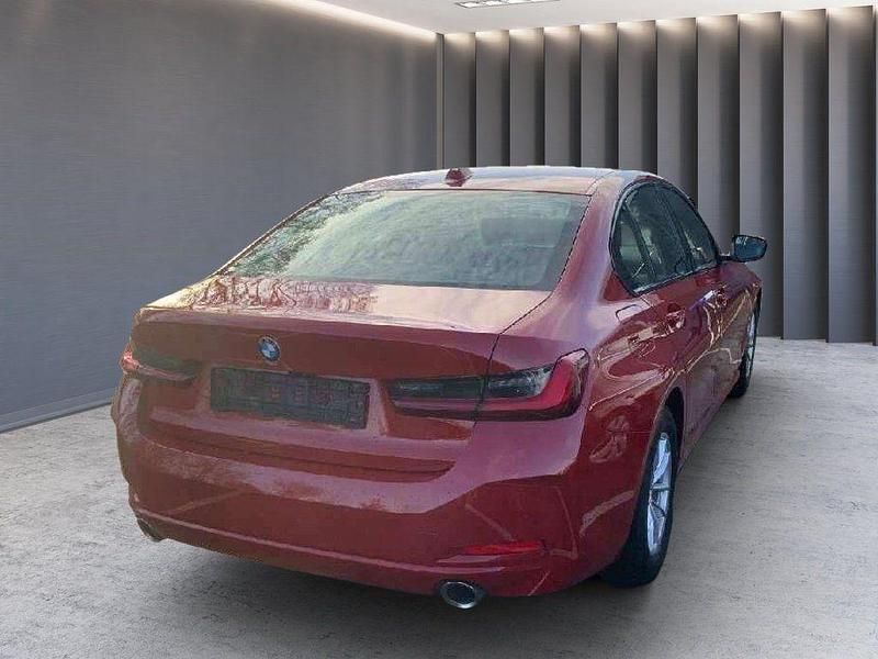Gebraucht BMW 320 190 PS (139 kW) 2023 Melbourne rot metallic Limousine