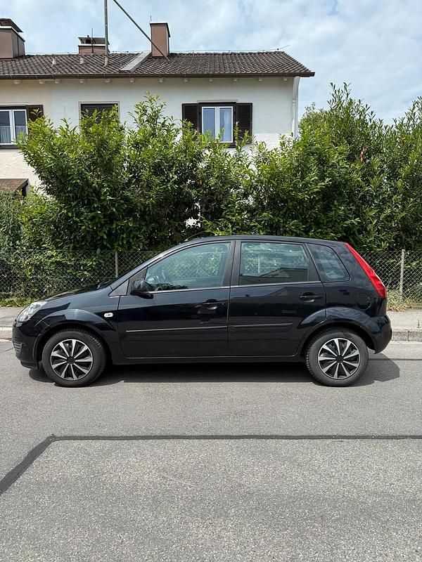 Gebraucht Ford Fiesta 95 PS (69 kW) 2008 Schwarz Kleinwagen