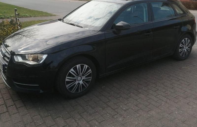 Gebraucht Audi A3 Attraction 105 PS (77 kW) 2013 Schwarz Limousine
