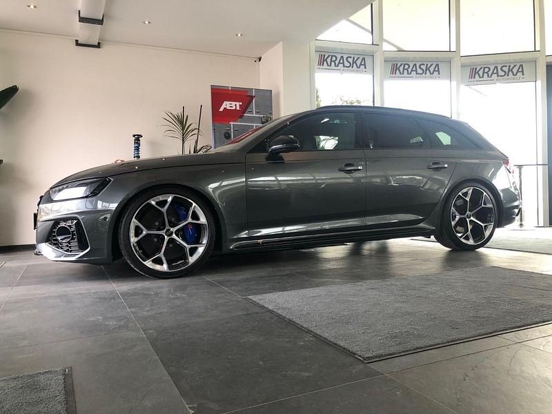 Grau Gebraucht 2024 Audi RS4 Ambiente Kombi | 88.900 € (Teuer) - Bild 1/4