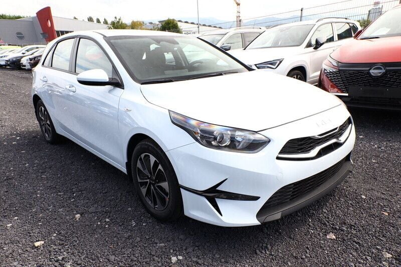 Neu Kia Ceed 140 PS (102 kW) 2025 Weiss Kleinwagen