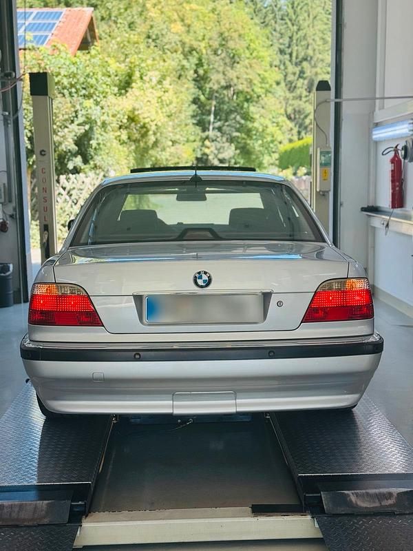 Gebraucht BMW 740 286 PS (210 kW) 2001 Silber Limousine